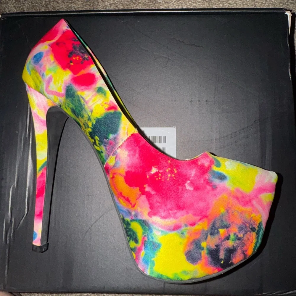 Charlotte Russe Vibrant Multicolor Heels - Picture 4 of 6
